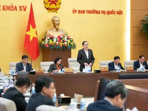 Cho ý kiến về sửa đổi Hiến pháp, thông qua nghị quyết về việc sắp xếp đơn vị hành chính