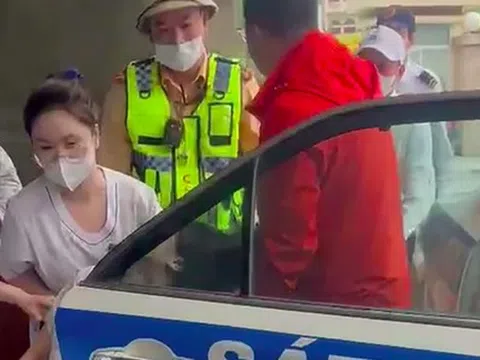 VIDEO: Sản phụ bất ngờ vỡ ối trên cao tốc, CSGT dùng xe đặc chủng đưa tới bệnh viện mổ cấp cứu