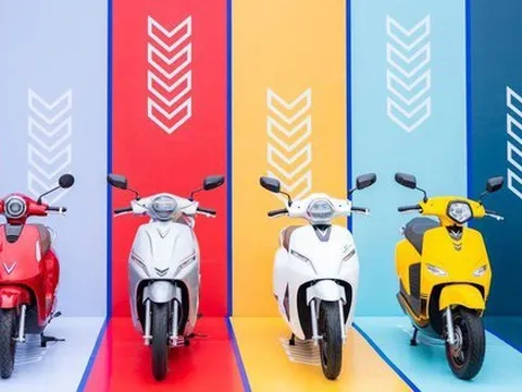 So găng VinFast Evo200 và Honda ICON: Giá bán, tốc độ, pin - xe nào vượt trội?