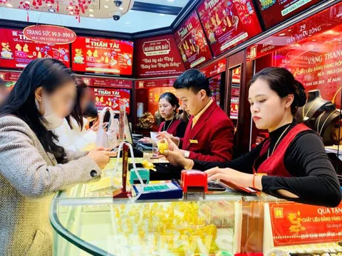Vàng lên 107 triệu đồng, khách mua ngày vía Thần Tài giờ lãi cỡ nào?