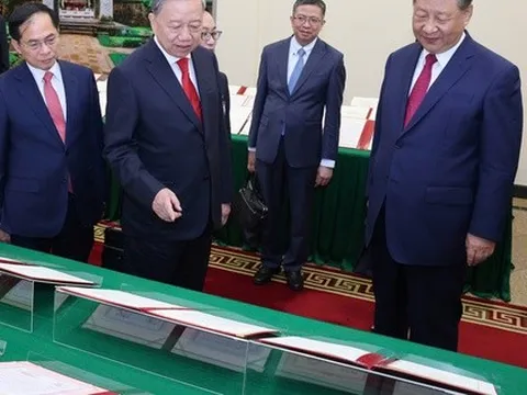 Việt Nam - Trung Quốc ký kết 7 văn kiện quan trọng lĩnh vực đường sắt và đường bộ