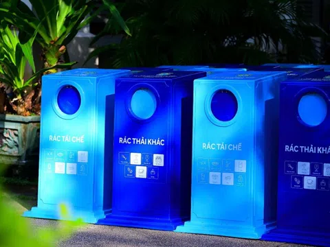 ACB trao tặng 1600 thùng rác phân loại cho các trường học