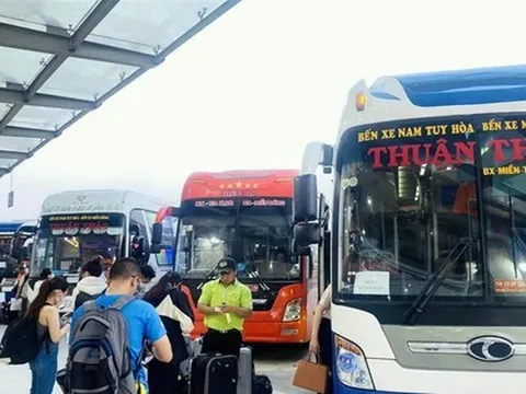 Tàu hỏa, máy bay, đường sắt 'nóng' từng ngày trước cao điểm du lịch 30/4 - 1/5