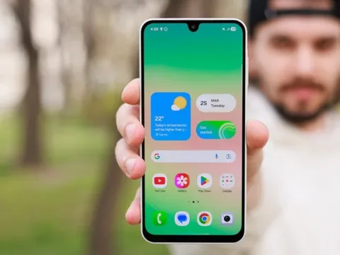 "Ngôi sao tầm trung" vừa lên kệ ở Việt Nam: Ít đối thủ tầm giá 6 triệu, AI ấn tượng, đẹp như Galaxy S25