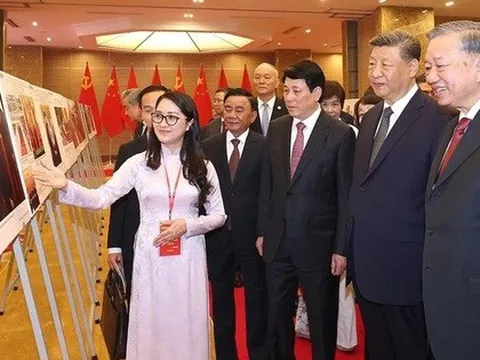 Bốn lần gặp gỡ - một mối thân tình