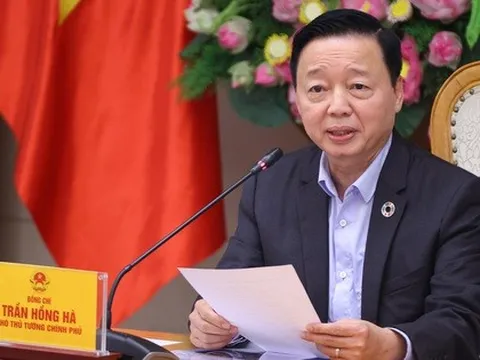 Phó Thủ tướng Trần Hồng Hà nghe báo cáo đề xuất tuyến đường sắt chở khách Hà Nội – Quảng Ninh