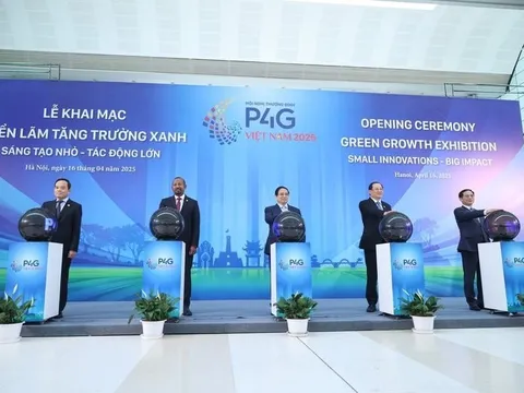 Thủ tướng dự lễ khai mạc triển lãm tăng trưởng xanh “sáng tạo nhỏ - tác động lớn”