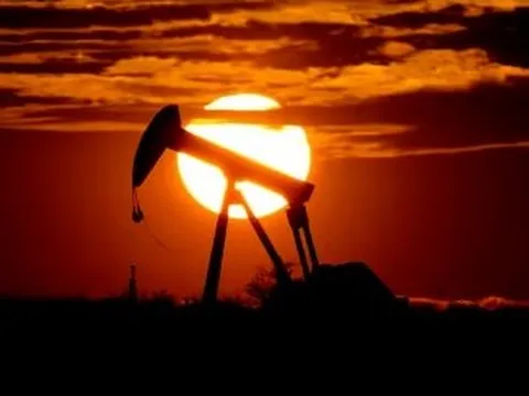 Vừa tuyên bố ‘cai’ dầu Nga chưa được bao lâu, một quốc gia bất ngờ quay trở lại nhập khẩu vì giá quá rẻ, từng phụ thuộc 65% nguồn cung từ Moscow