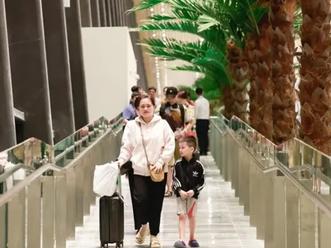 Những hành khách đầu tiên "xông đất" Nhà ga T3 Tân Sơn Nhất