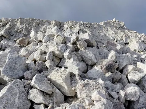 Ngoài đất hiếm, Việt Nam có “mỏ vàng” khác toàn cầu thèm khát, một tỉnh miền Trung nắm trữ lượng lớn