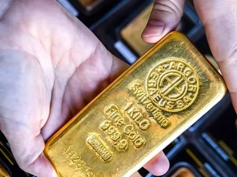 Vàng thế giới rớt giá