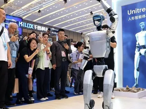 Một ngành công nghiệp quan trọng của Trung Quốc 'vững như bàn thạch' trước bão thuế quan từ Mỹ: 'Chúng tôi hoàn toàn vượt trội - Mỹ, châu Âu có làm được đâu mà phải sợ'