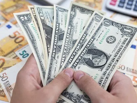 Ngày 28/4: Ngân hàng Nhà nước tăng tỷ giá trung tâm, VietinBank nâng mạnh giá mua USD