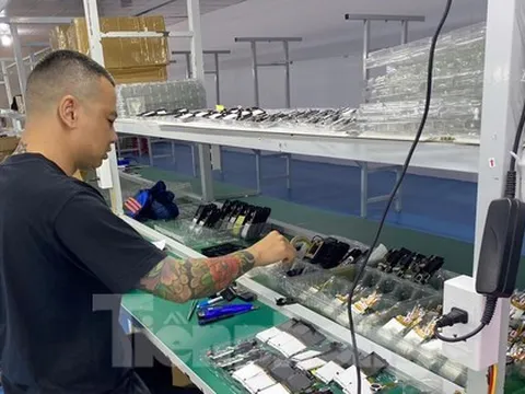 Đột kích xưởng sản xuất điện thoại 'chui' khuất nẻo ven thành phố Lạng Sơn