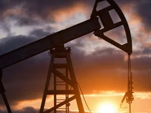 Mỹ nhắm vào một ‘vựa dầu’ giá rẻ quan trọng, Trung Quốc tăng mạnh gom hàng đề phòng bất trắc: Nhập gần 2 triệu thùng/ngày, tồn kho tăng mạnh nhất trong 3 năm