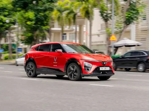 Chiến lược 'có 1-0-2' của tỷ phú Phạm Nhật Vượng: Đăng ký lái thử online, VinFast giao xe tận nhà