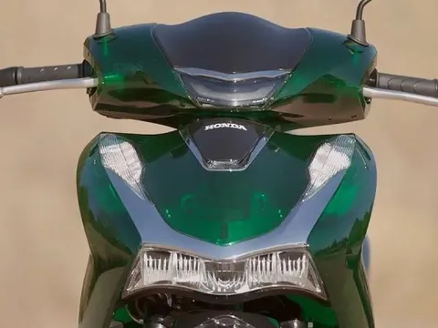 Xe tay ga đặc biệt của Honda nhận ưu đãi cực mạnh: Mua xe tặng bộ quà ngang giá một chiếc Vision