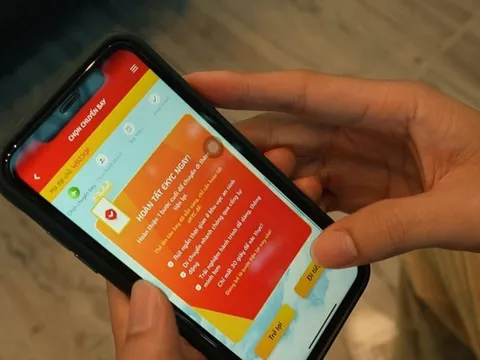 Người dân dễ dàng làm thủ tục bay qua VNeID từ 28/4