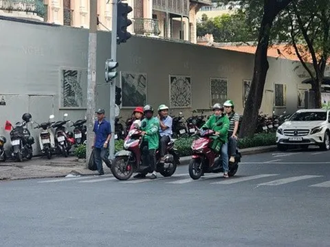 Ngoài hàng quán, bãi giữ xe, một dịch vụ bất ngờ “hốt bạc” trong ngày diễu binh, diễu hành