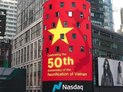 Thông điệp kỷ niệm 50 năm thống nhất Việt Nam rực rỡ tại quảng trường Thời đại, Mỹ