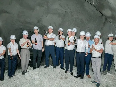 Tin vui về cao tốc 88km hơn 20.000 tỷ đồng: Nhánh hầm dài 3,2km được Đèo Cả đào thông, vượt tiến độ nhờ công nghệ đặc biệt