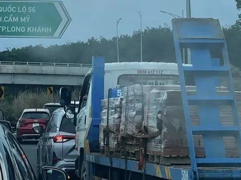 Từ chiều 3-5, đường cao tốc Phan Thiết-Dầu Giây, TP HCM-Long Thành-Dầu Giây quá tải nghiêm trọng