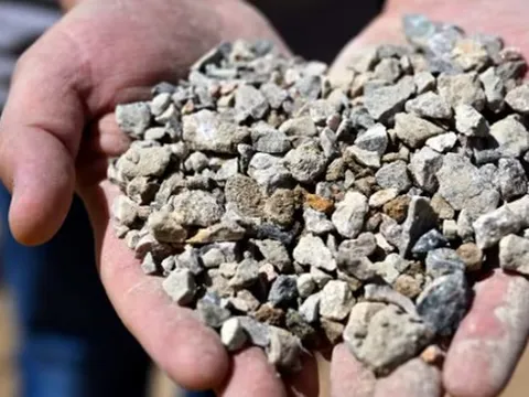 Trung Quốc vừa cấm xuất khẩu, một mặt hàng lập tức tăng giá gấp 3 lần: Là nguyên liệu cực kỳ quan trọng, Việt Nam cũng là ‘ông trùm’ thế giới với 3,5 triệu tấn