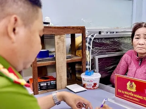 Bắt được người đàn bà “phù phép” tại tiệm vàng ở An Giang