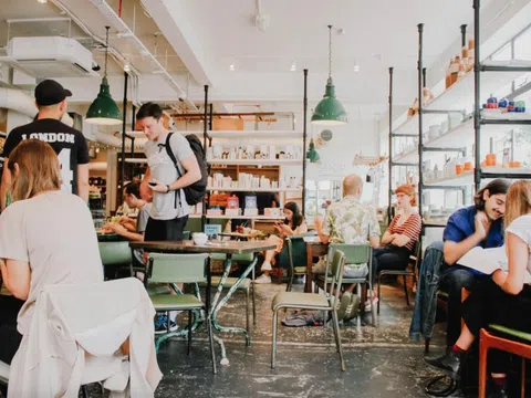 Cô gái tiết lộ về nghề "đi ăn miễn phí" ở nhiều nhà hàng hot tại Việt Nam, netizen rần rần ứng tuyển và điều mà người trong cuộc nói