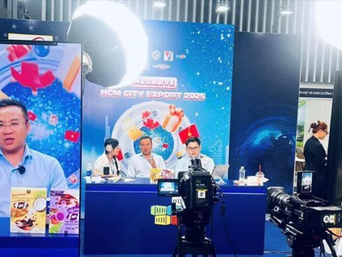 Khi ông chủ livestream bán hàng