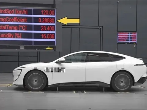 Mang xe Trung Quốc đi thử nghiệm, người dùng bất ngờ với kết quả: Ngang xe xăng 20 năm trước?