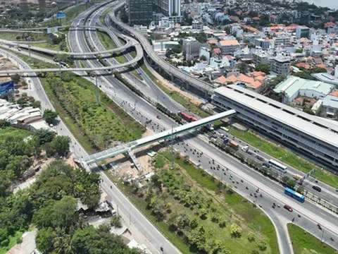 Vận hành gần 5 tháng, metro số 1 vẫn chưa hoàn thiện