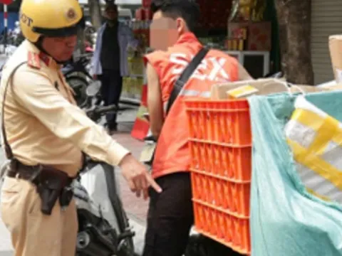 CSGT Hà Nội xử lý nghiêm shipper che biển số để né phạt nguội