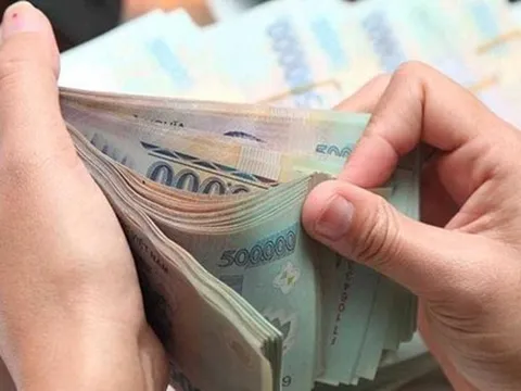 Nghỉ việc do sắp xếp bộ máy được hưởng ngay lương hưu kèm 2 chế độ