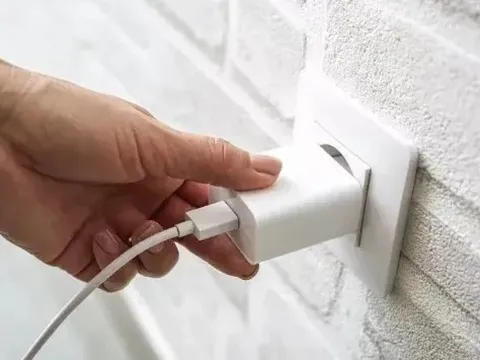 4 thiết bị nên rút phích cắm khi vắng nhà mùa hè để tiết kiệm điện