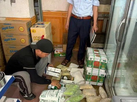 Hàng trăm gói cùi bưởi, trà thái, khoai dẻo... bị buộc tiêu huỷ vì không rõ nguồn gốc, xuất xứ
