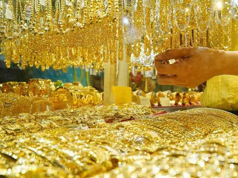 Sáng 13/5: Giá vàng SJC, vàng nhẫn giảm sâu gần 4 triệu đồng/lượng, vàng thế giới tiếp tục đi xuống