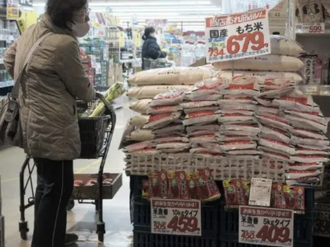 Một quốc gia châu Á ‘chật vật’ với bão giá gạo do nguồn cung khan hiếm: Vì sao giải phóng kho dự trữ, tăng cường nhập khẩu vẫn không thể giảm?