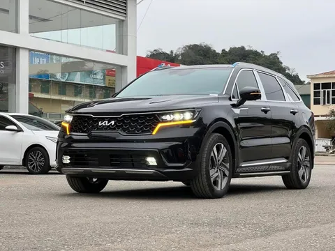 Giá Kia Sorento lần đầu giảm dưới mốc 900 triệu tại đại lý: Rẻ nhất phân khúc, ngang CX-5 bản tầm trung, dọn kho chờ bản mới sắp ra mắt