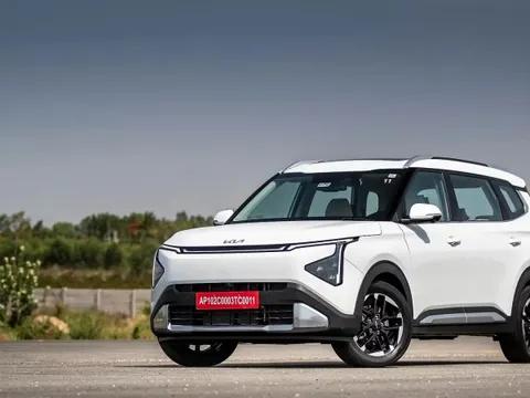 Ảnh thực tế Kia Carens Clavis vừa ra mắt: Có phanh tay điện tử, đồng hồ tốc độ 12 inch và 20 tính năng ADAS cấp độ 2