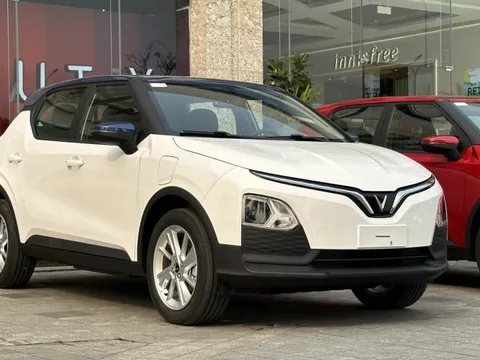 Top 10 ô tô 'đắt khách' nhất tháng 4/2025: VinFast áp đảo ngoạn mục, Xpander suýt 'bay màu'