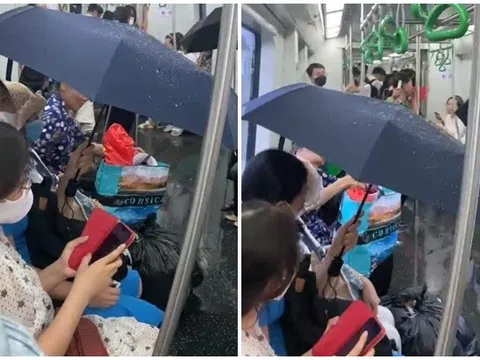 Khách bất ngờ phải… che ô khi đi tàu điện: Hà Nội Metro xin lỗi