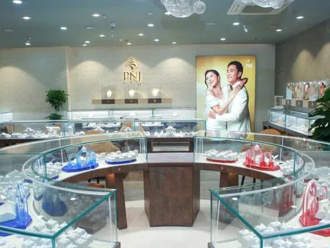 Thế khó của PNJ