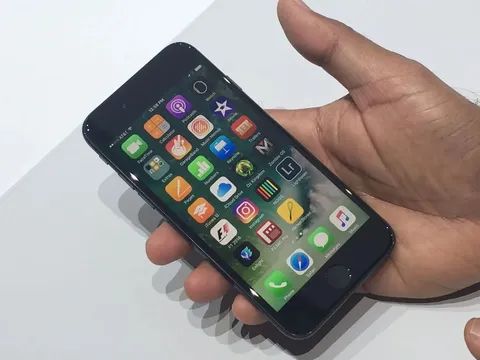 Apple bổ sung thêm 2 mẫu iPhone vào danh sách "đồ cổ"