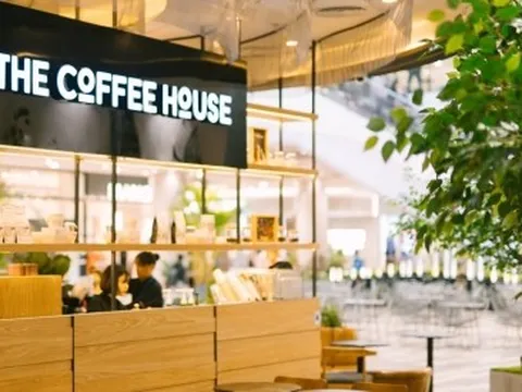 Nhiều cửa hàng The Coffee House bịt kín ổ cắm điện gây tranh cãi