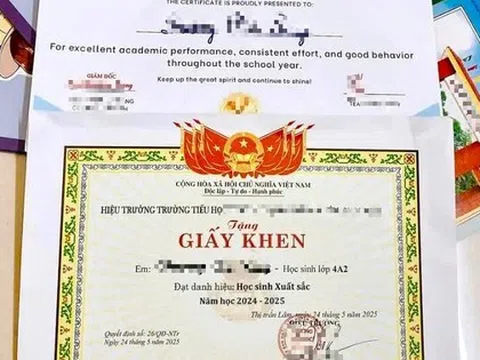 Nhiều phụ huynh "khoe" giấy khen của con, công an ra cảnh báo