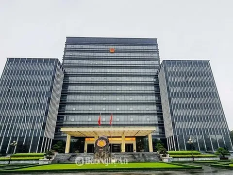 Không xem xét cho người có năng lực nổi trội nghỉ hưu trước tuổi; nếu vẫn xin thôi việc thì không được hưởng chế độ theo Nghị định 178/2024, 67/2025