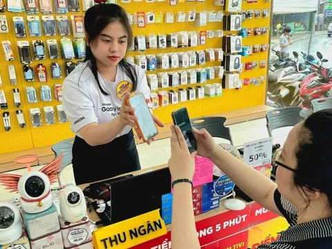 Nhiều chuỗi khác bắt đầu tham chiến mảng nạp - rút - chuyển tiền ngân hàng, Thế Giới Di Động có lo ngại?