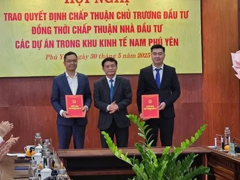 Phú Yên trao quyết định đầu tư 2 dự án động lực