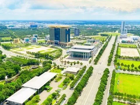 Thấy gì ở nơi 'đại bàng' làm tổ?